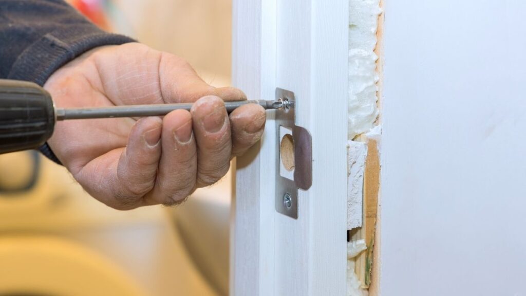 Vorbeugung und Wartung: So vermeiden Sie zukünftig Probleme beim Türschloss-Ausbau