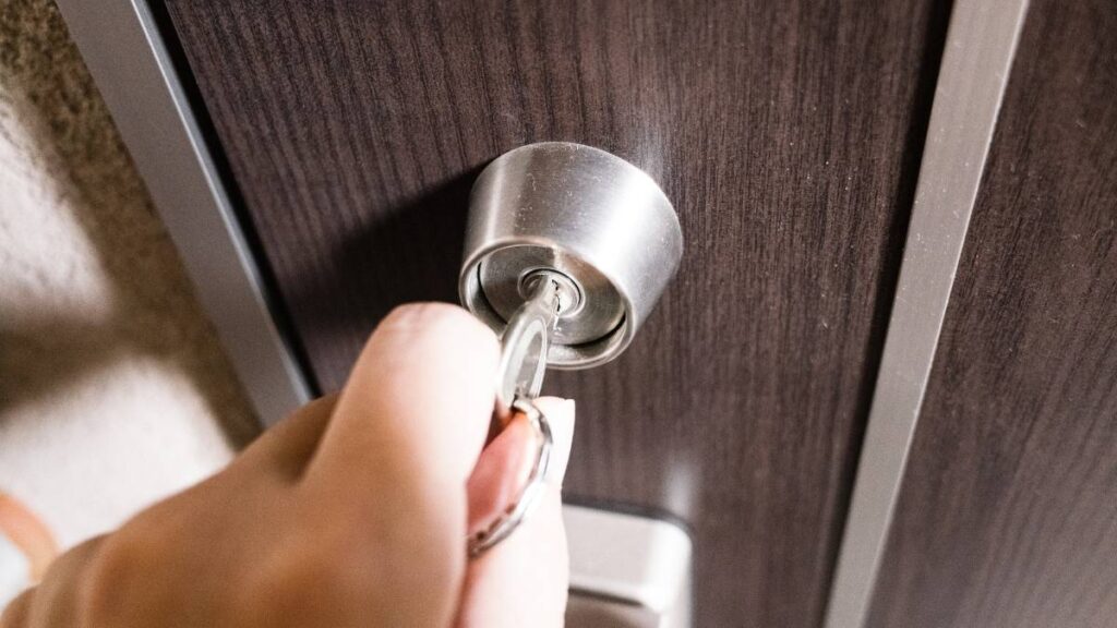 türschloss defekt was tun – Erste Schritte, bevor Sie den Schlüsseldienst rufen