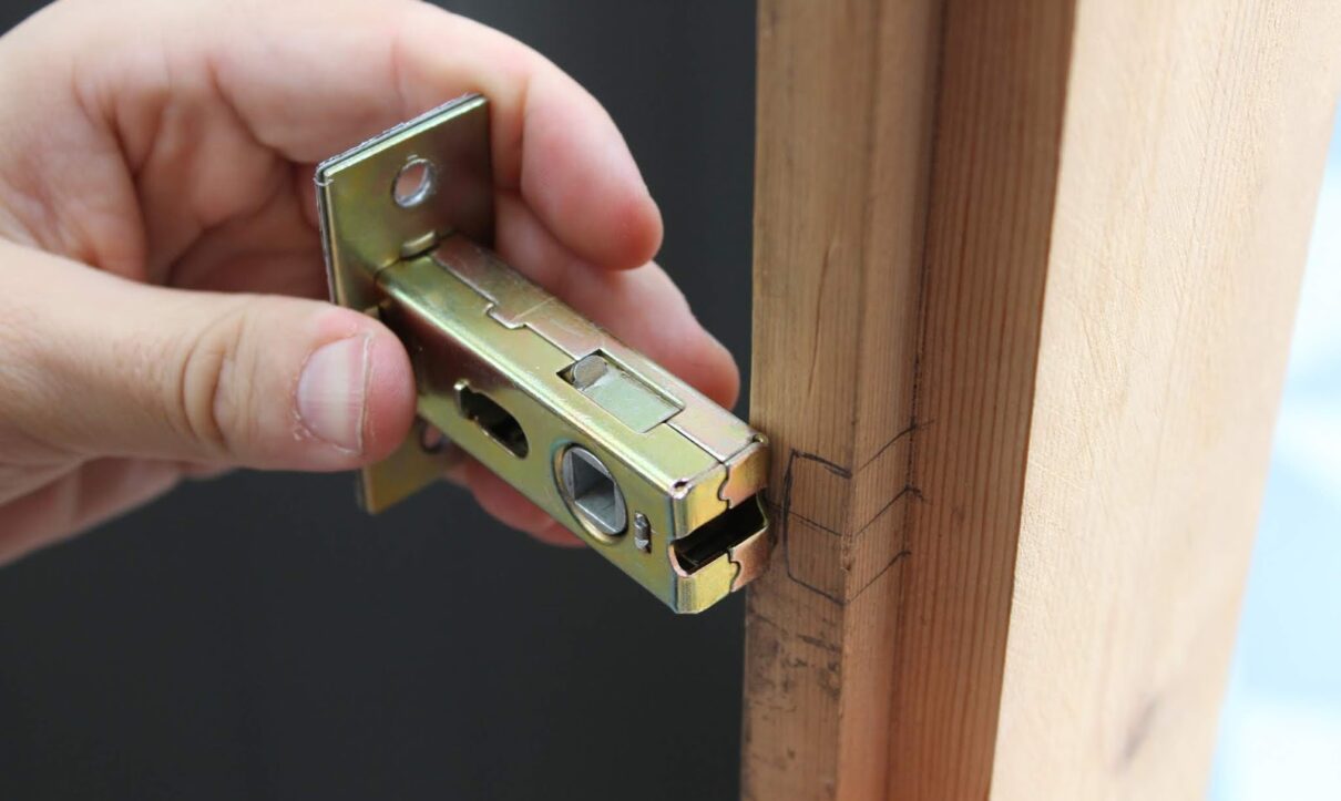 Haustür Schnapper einstellen