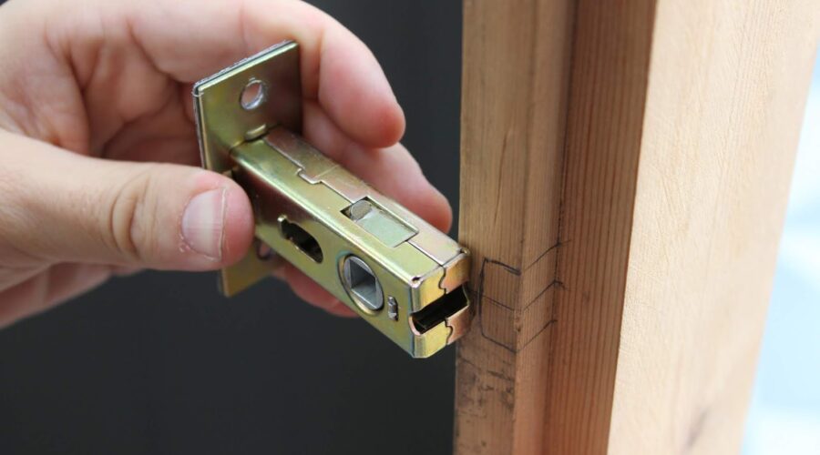 Haustür Schnapper einstellen