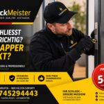 Schlüsseldienst-Techniker repariert Türschloss schnell und zuverlässig mit fairen Preisen