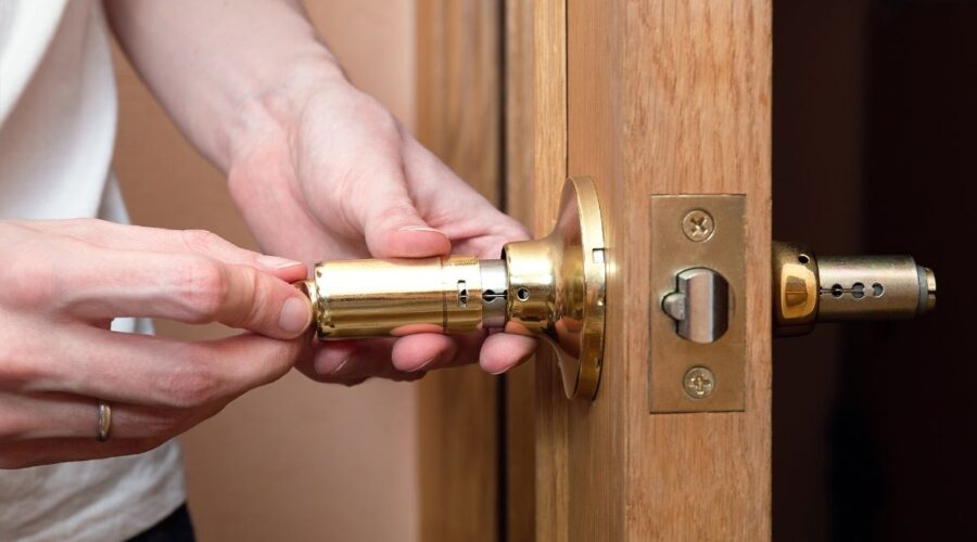 haustur zugefallen schlussel steckt innen