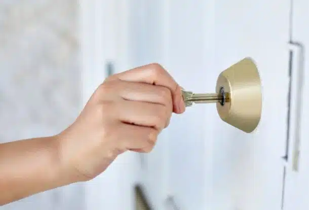 abgeschlossenes turschloss offnen