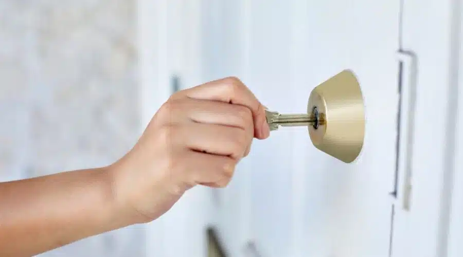 abgeschlossenes turschloss offnen