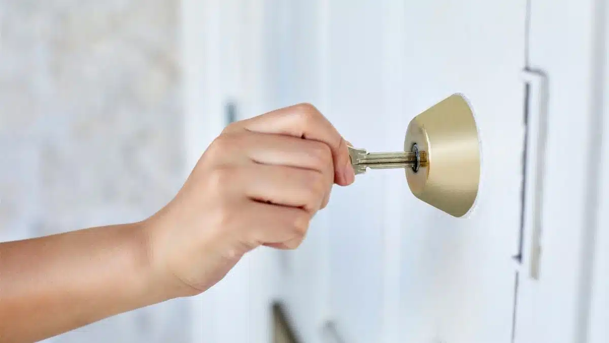 abgeschlossenes turschloss offnen