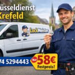 Schlüsseldienst Krefeld Techniker von LockMeister vor Servicefahrzeug mit Schlüssel, 58€ Festpreis